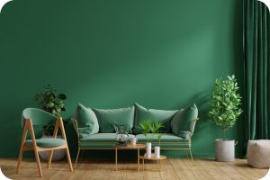 Parede verde escura com acabamento fosco em sala de estar decorada com móveis e plantas verdes.